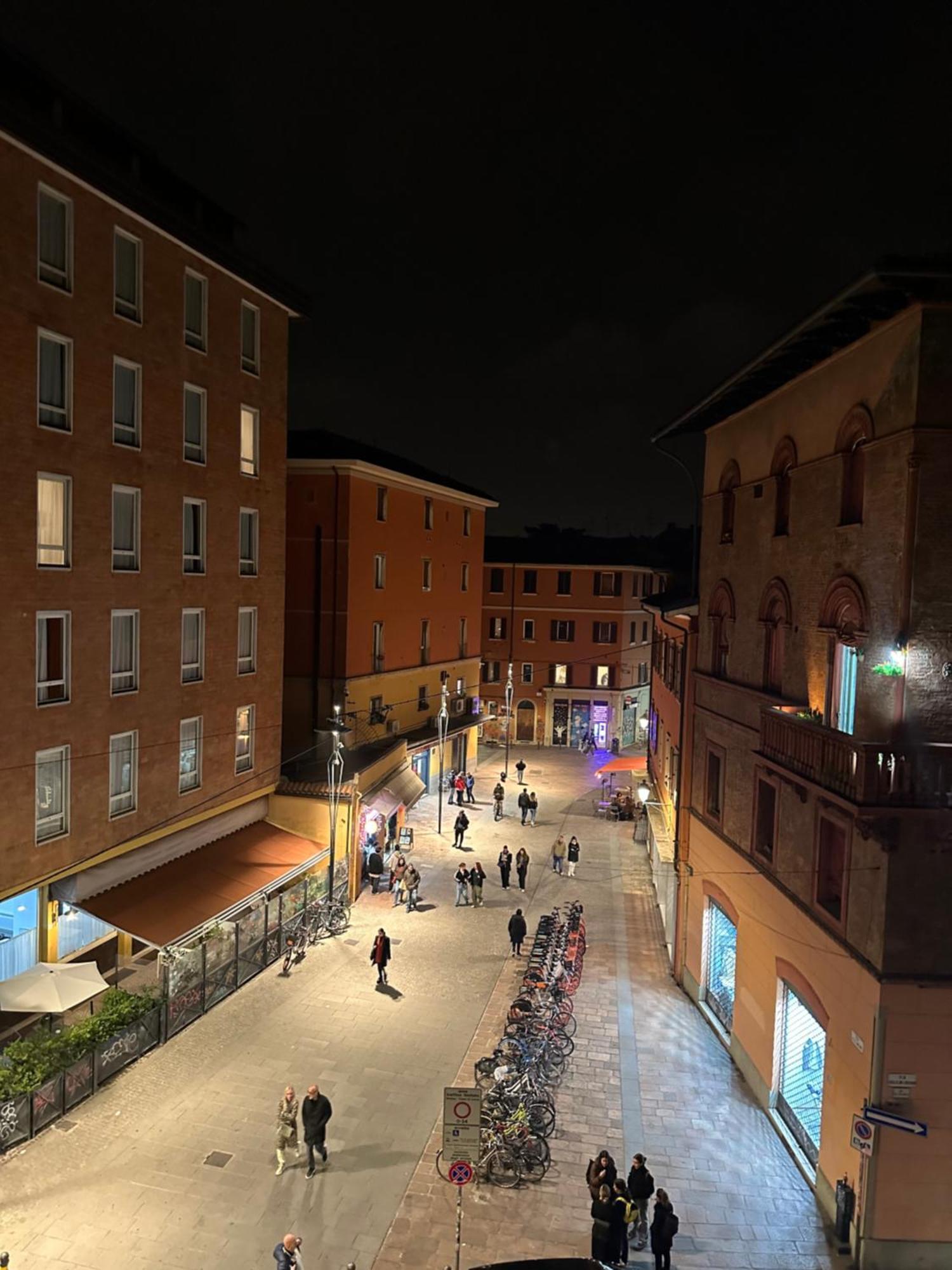 Bolognabyside -Righi Apartment Bagian luar foto