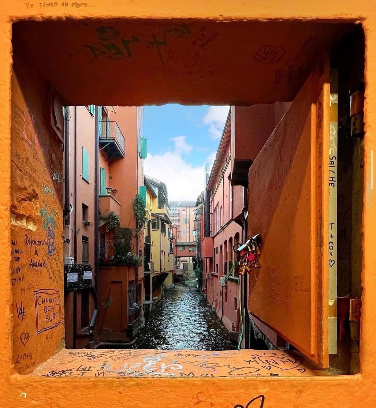 Bolognabyside -Righi Apartment Bagian luar foto