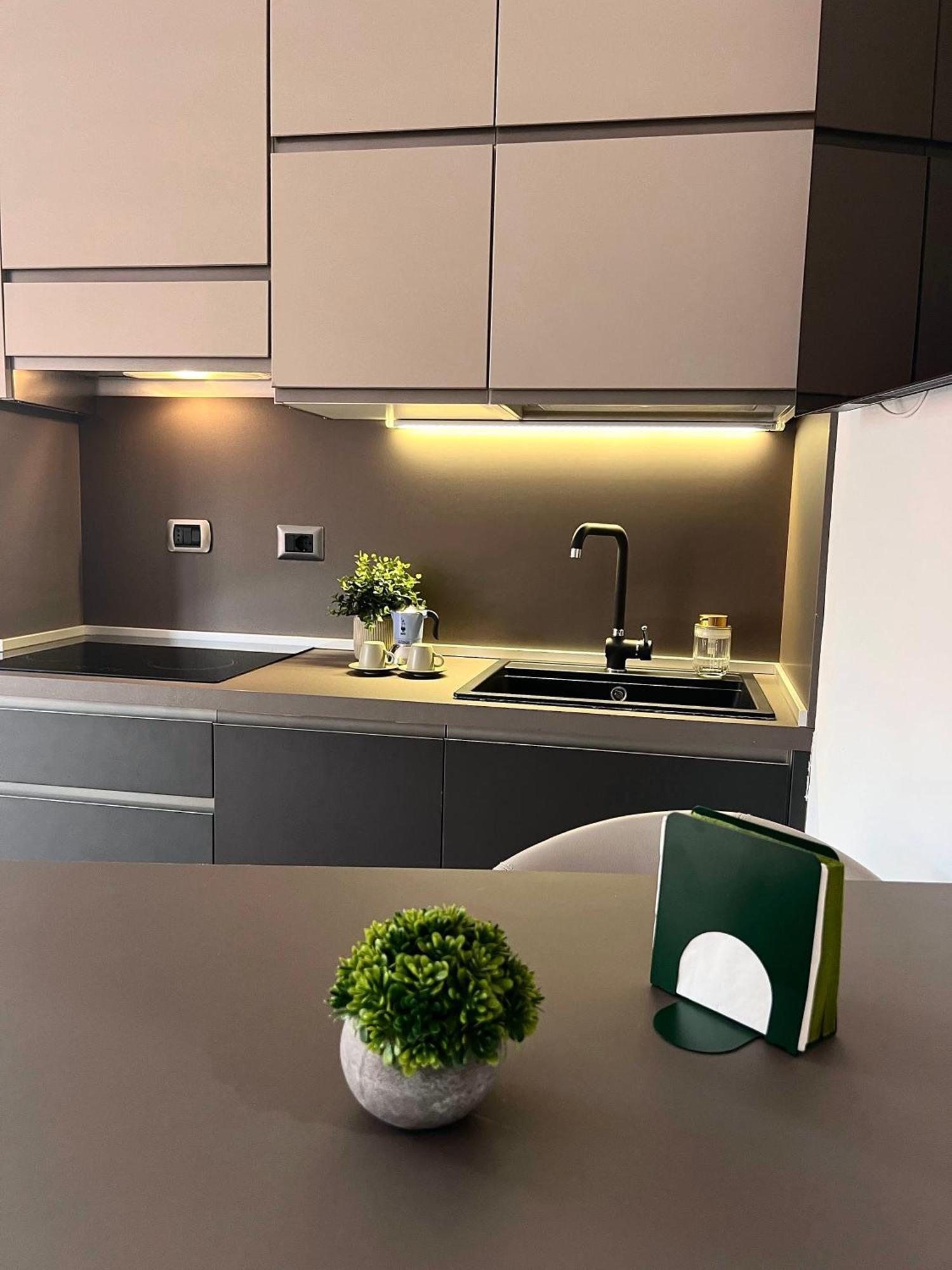 Bolognabyside -Righi Apartment Bagian luar foto