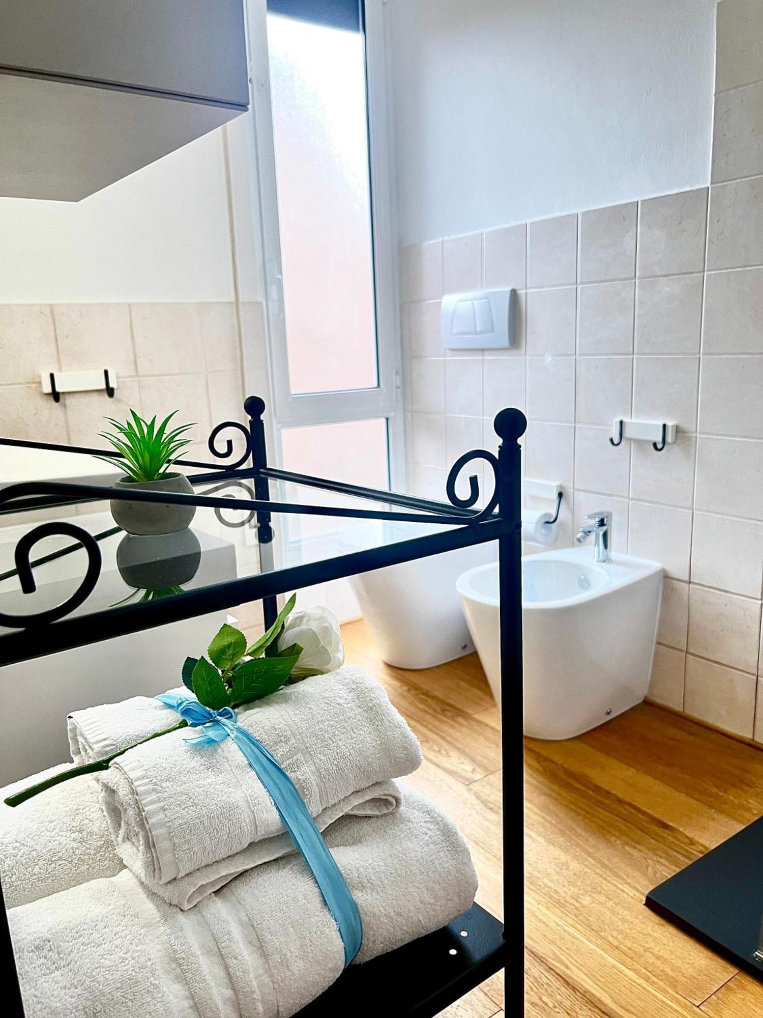 Bolognabyside -Righi Apartment Bagian luar foto